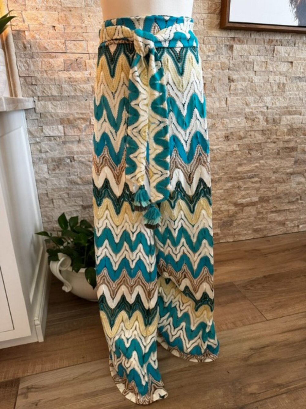 Trina Turk Palisades Side Slit Crochet Pants in White/Green/Gold Size Large NWT